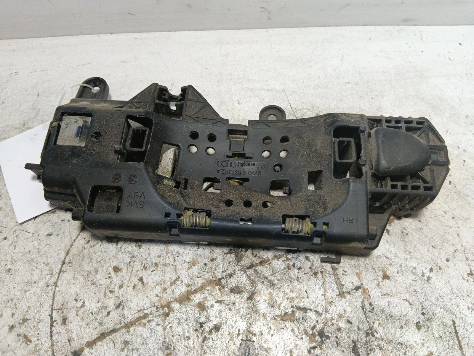 основа дръжка предна дясна 8W0837812A Audi A4