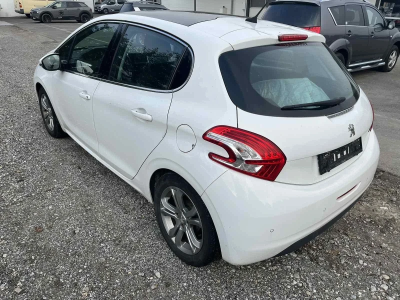 Peugeot 208 1.2 Panorama Navi top, снимка 3 - Автомобили и джипове - 47360251