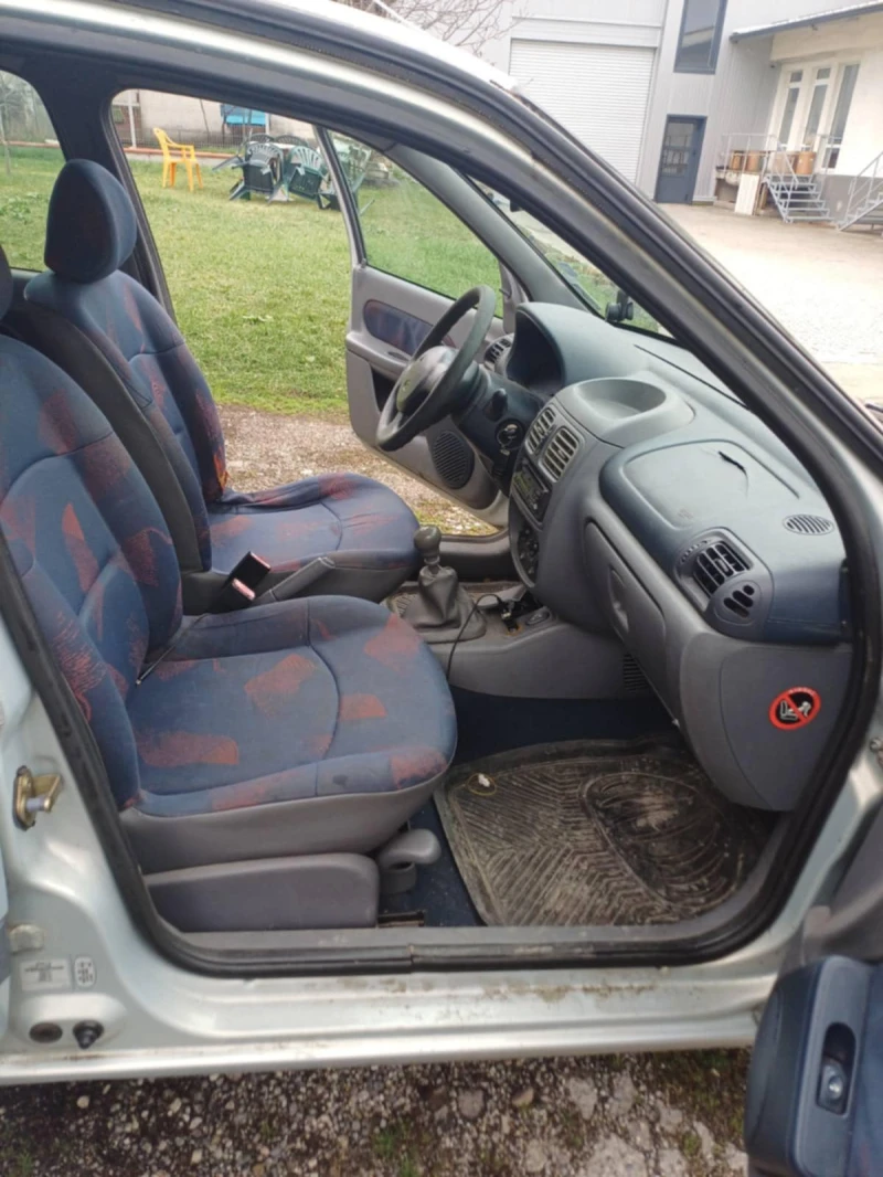 Renault Clio, снимка 13 - Автомобили и джипове - 49516474