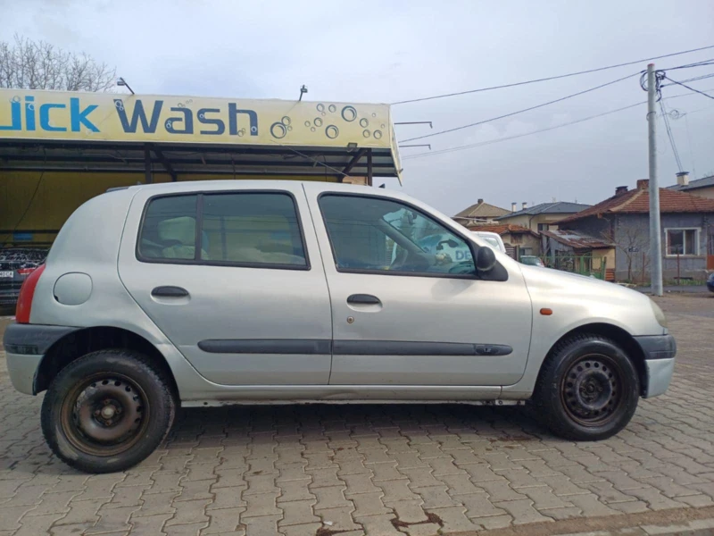 Renault Clio, снимка 6 - Автомобили и джипове - 49516474