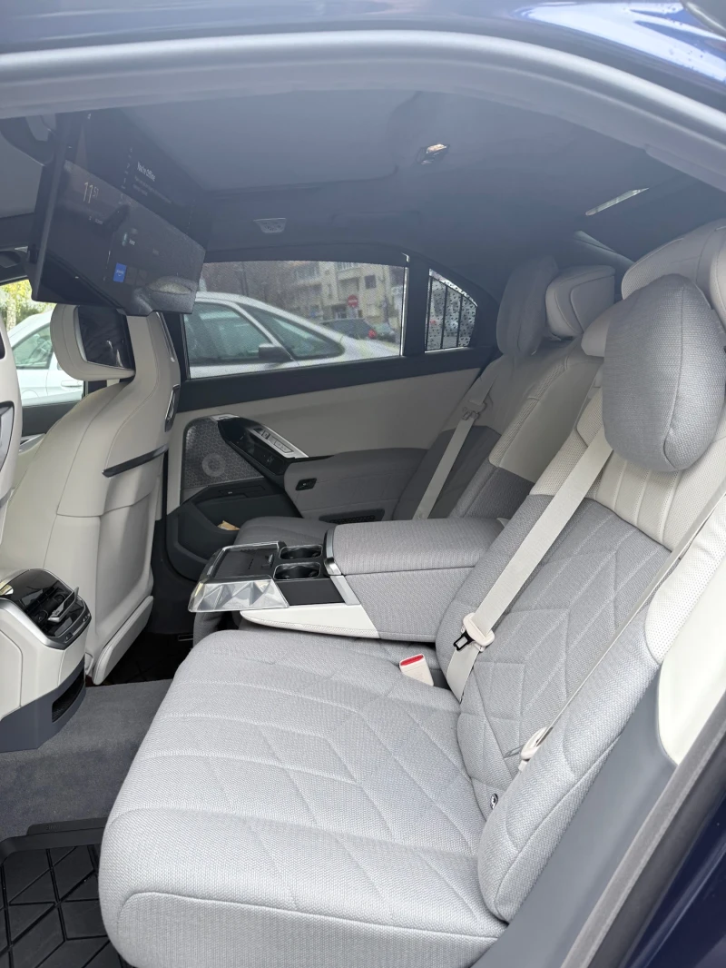 BMW 760 BMW M760e xDrive Plug-in Hybrid Executive , снимка 11 - Автомобили и джипове - 52582564