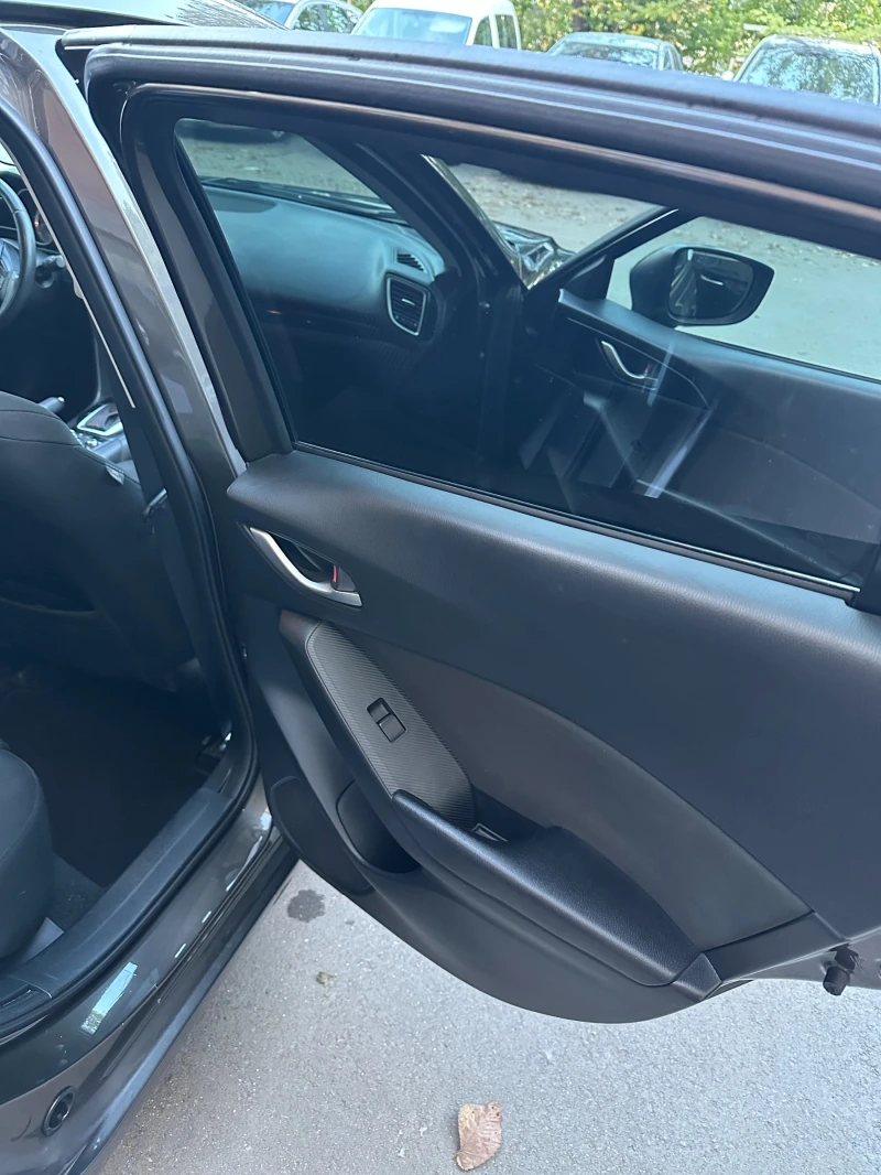 Mazda 3, снимка 10 - Автомобили и джипове - 52226382