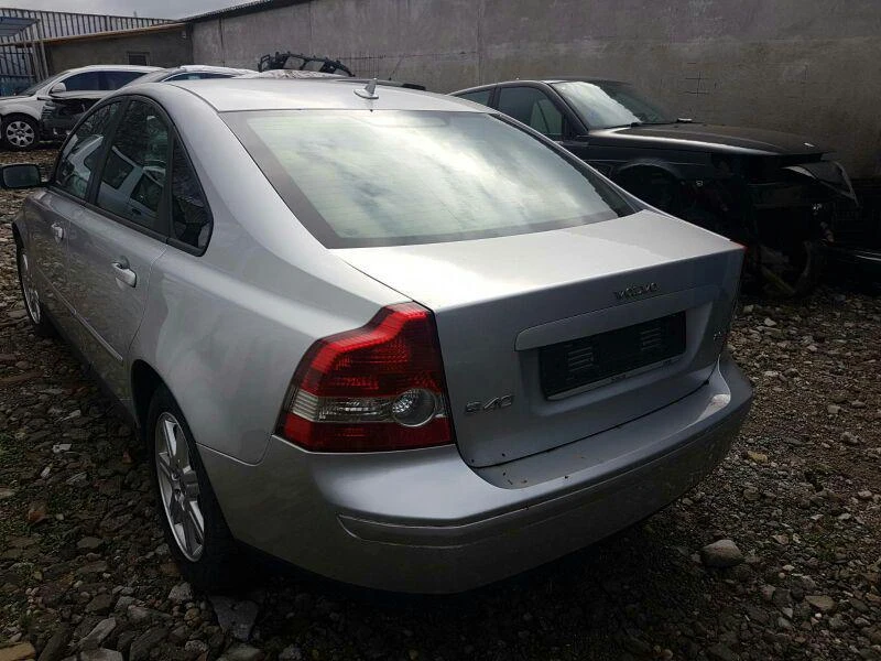 Volvo S40 2.0D, снимка 7 - Автомобили и джипове - 42072351