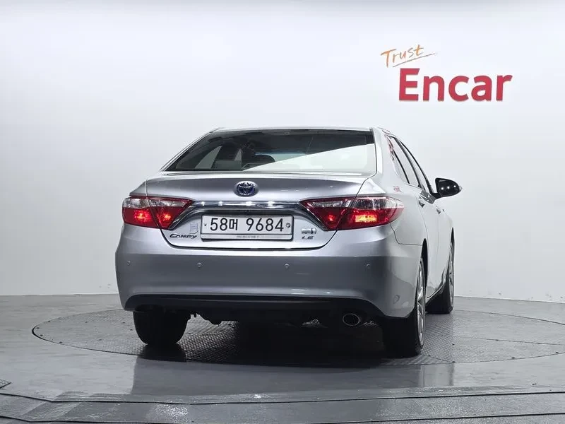 Toyota Camry Camry Hybrid Le, снимка 4 - Автомобили и джипове - 54945452