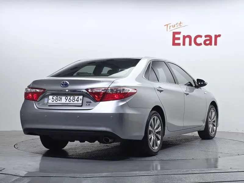 Toyota Camry Camry Hybrid Le, снимка 2 - Автомобили и джипове - 54945452