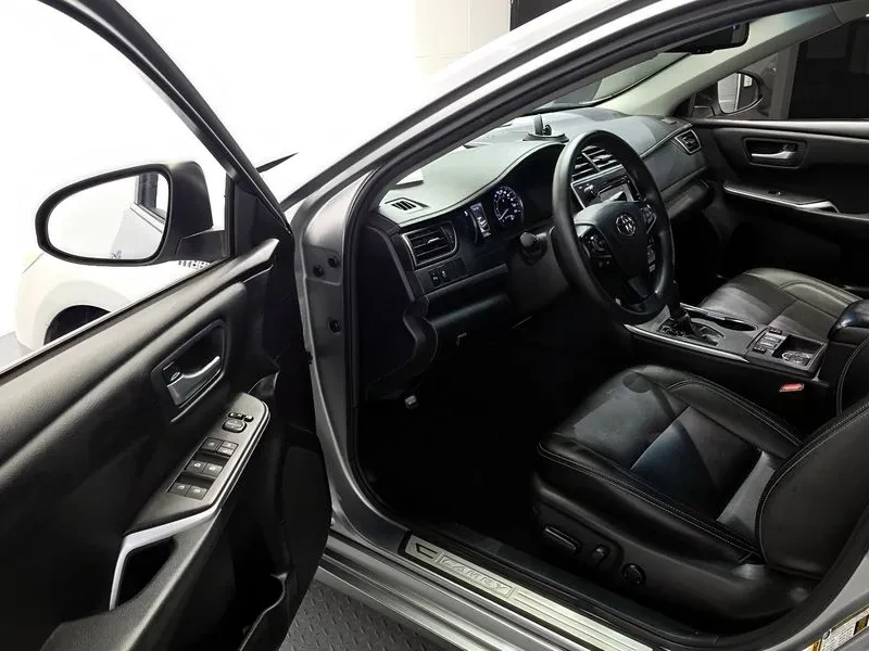 Toyota Camry Camry Hybrid Le, снимка 10 - Автомобили и джипове - 54945452