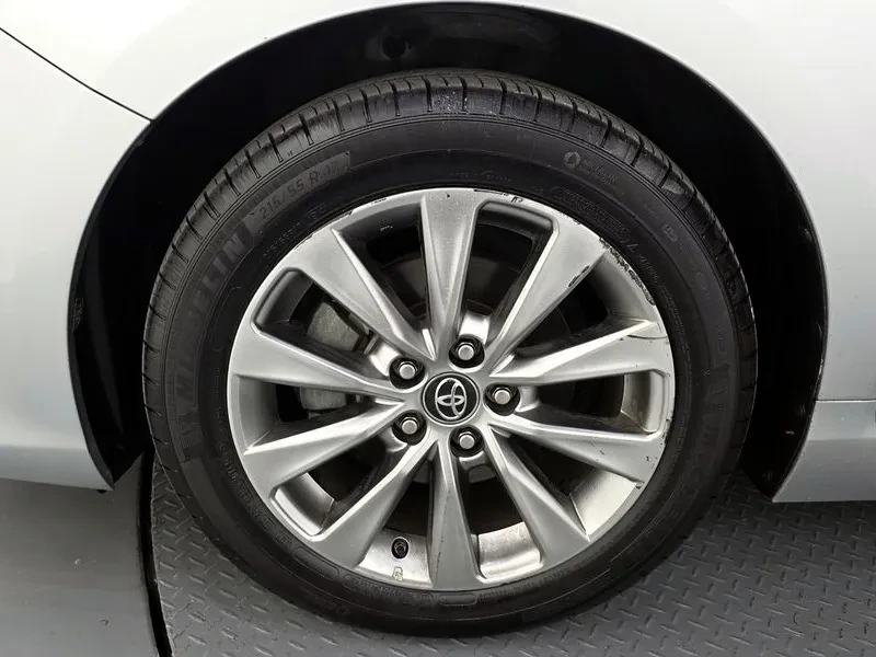 Toyota Camry Camry Hybrid Le, снимка 5 - Автомобили и джипове - 54945452