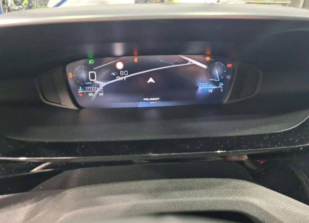Peugeot 308  SW 1.5BlueHdi 130 ALLURE  - изображение 8