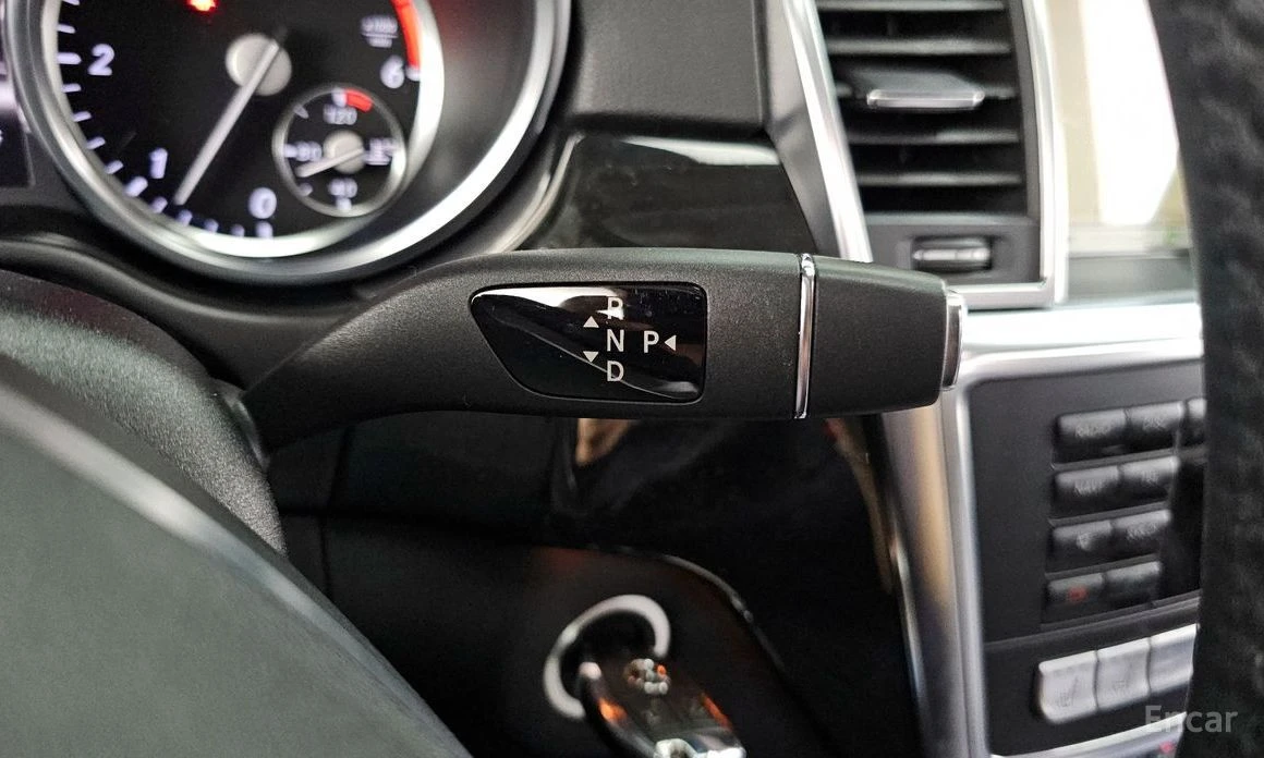 Mercedes-Benz 350  - изображение 9