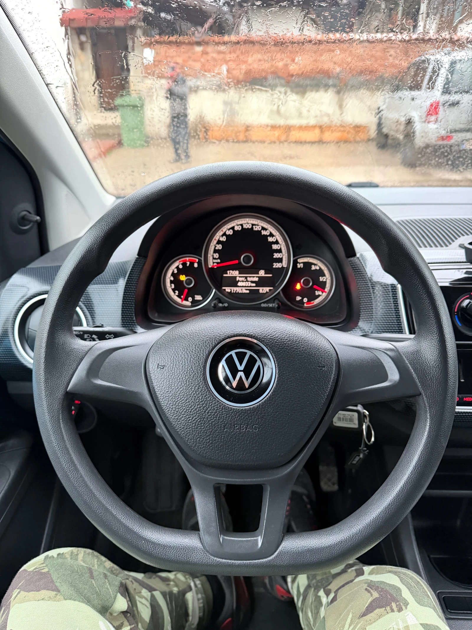 VW Up 1.0 MPI, снимка 7 - Автомобили и джипове - 53951925