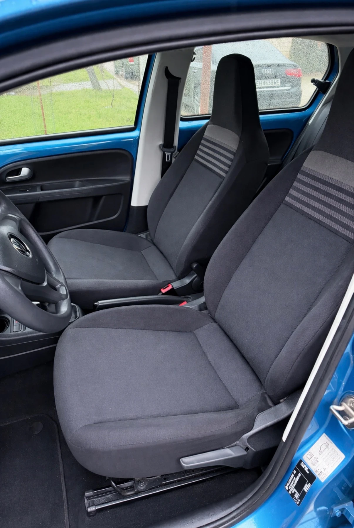 VW Up 1.0 MPI, снимка 11 - Автомобили и джипове - 53951925