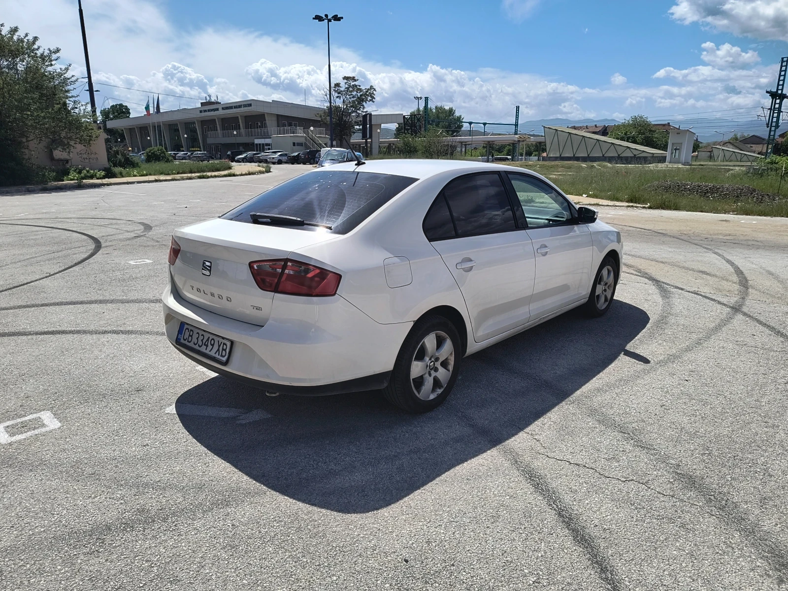Seat Toledo 1.6 TDI, снимка 5 - Автомобили и джипове - 54518343