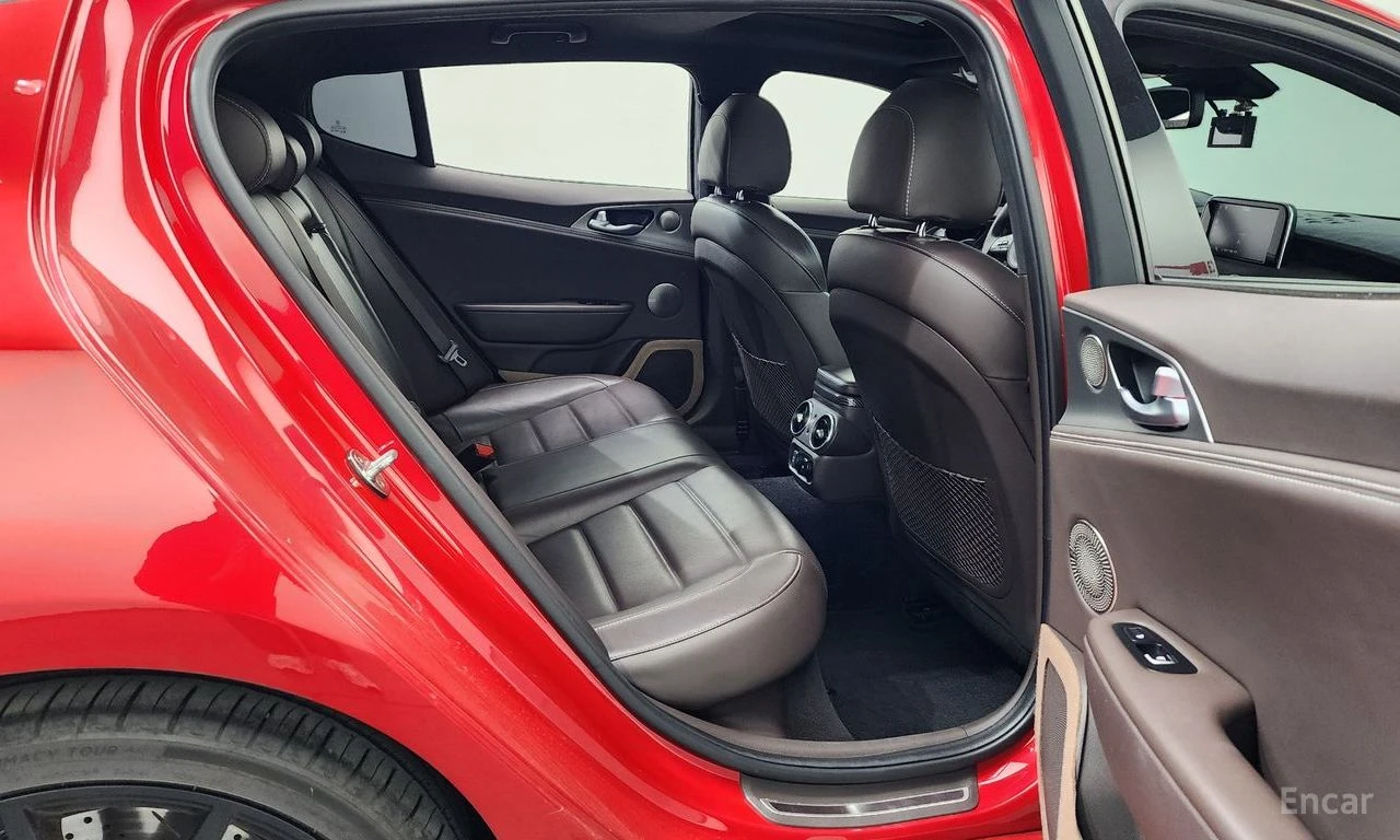 Kia Stinger 3.3* TURBO* GT* ПОДГРЕВ* ОБДУХВАНЕ* ХЕДЪП* LANE* A, снимка 14 - Автомобили и джипове - 54730123
