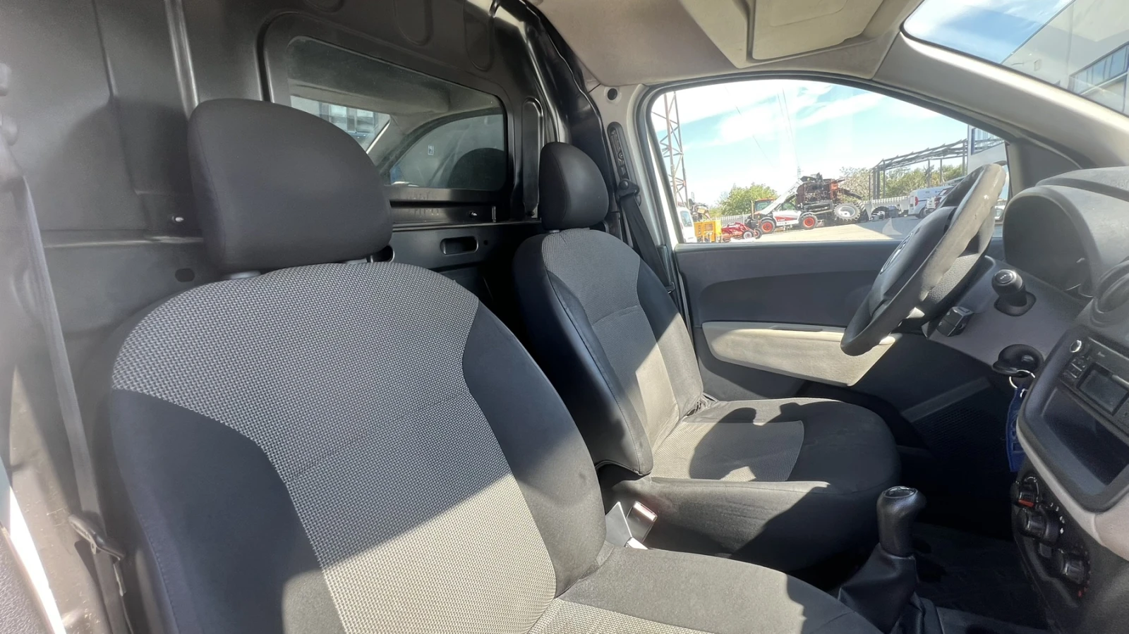 Dacia Dokker, снимка 12 - Автомобили и джипове - 56014938