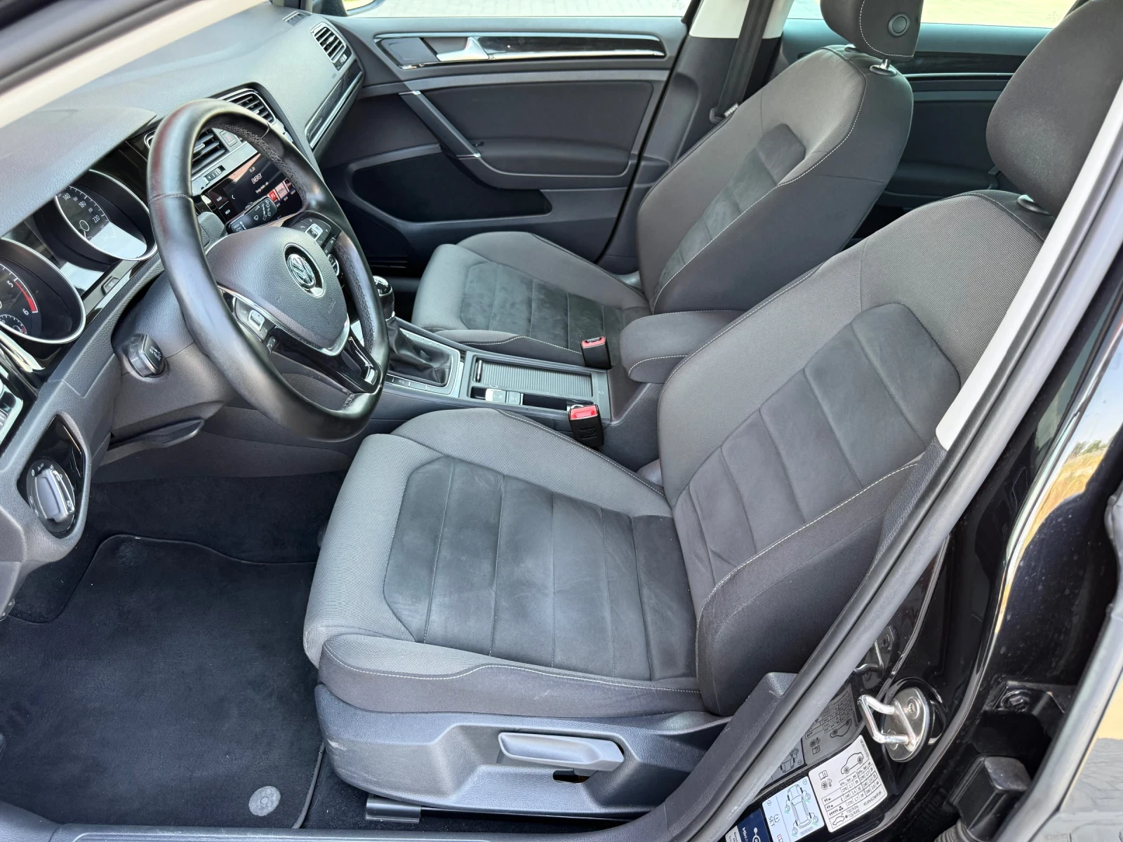VW Golf VII 2.0 TDI 150к.с FACELIFT / HIGHLINE / CAMERA , снимка 10 - Автомобили и джипове - 55210684