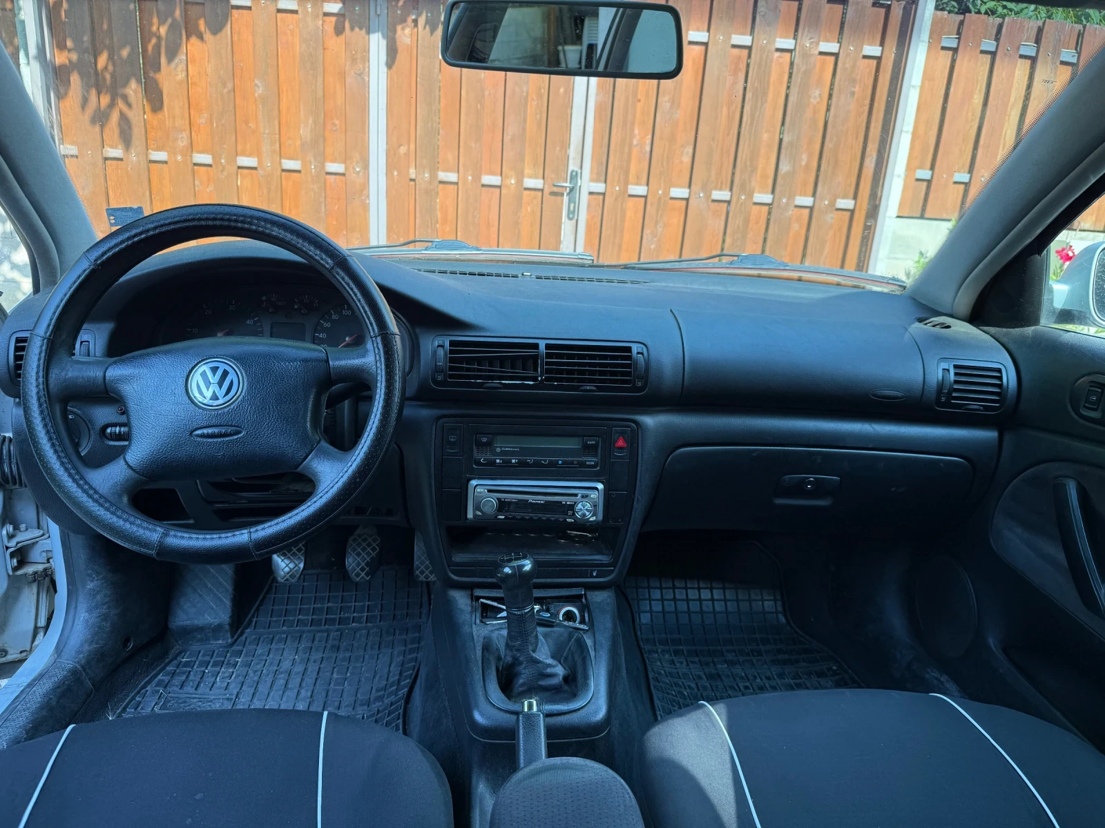 VW Passat 1.9 TDI, снимка 8 - Автомобили и джипове - 55380216