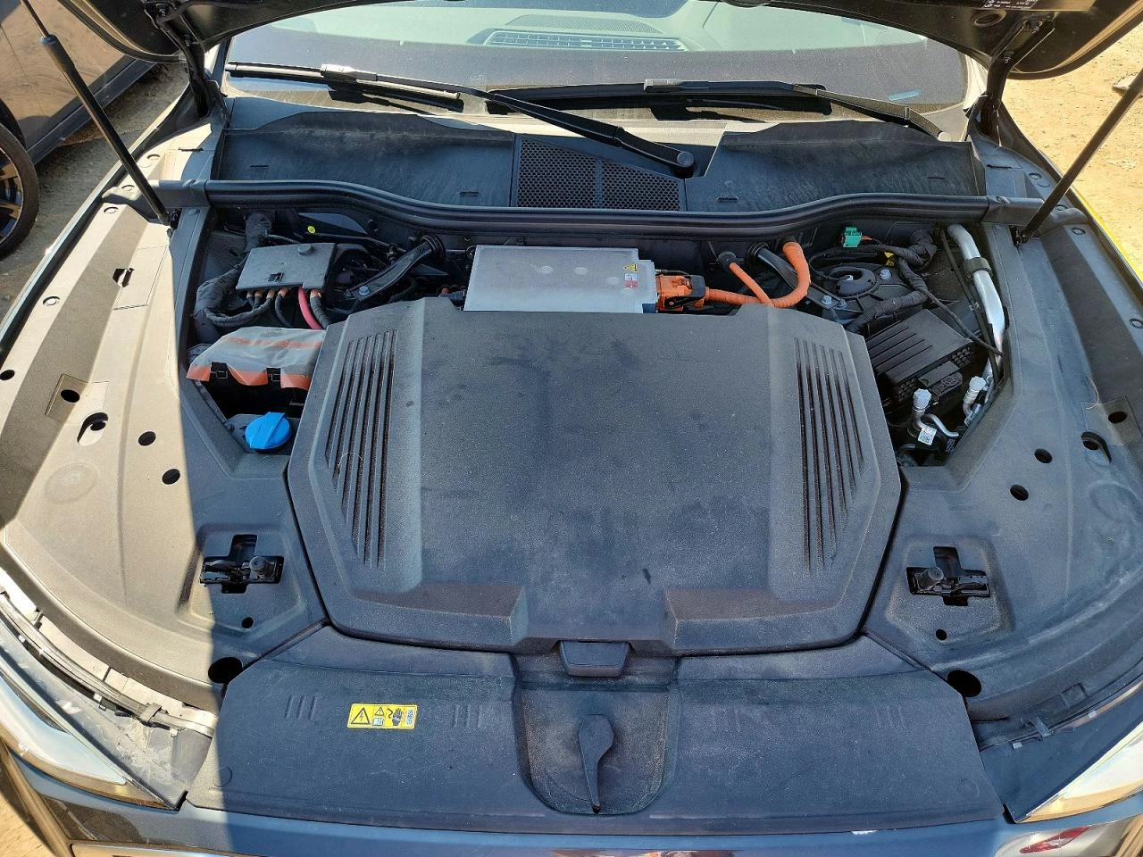 Audi E-Tron Premium, снимка 11 - Автомобили и джипове - 56314690
