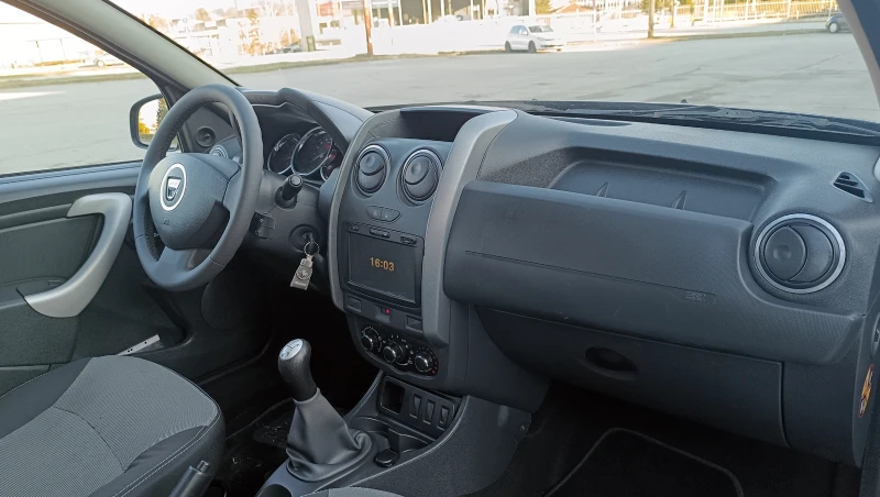 Dacia Duster 1.6i LPG, снимка 9 - Автомобили и джипове - 49436375