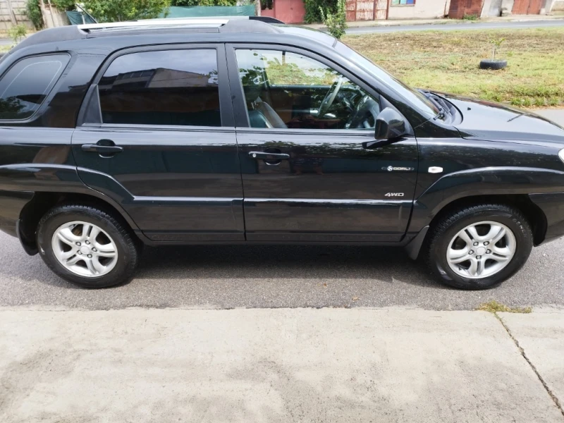 Kia Sportage 2.0 газ 4x4, снимка 2 - Автомобили и джипове - 49531119