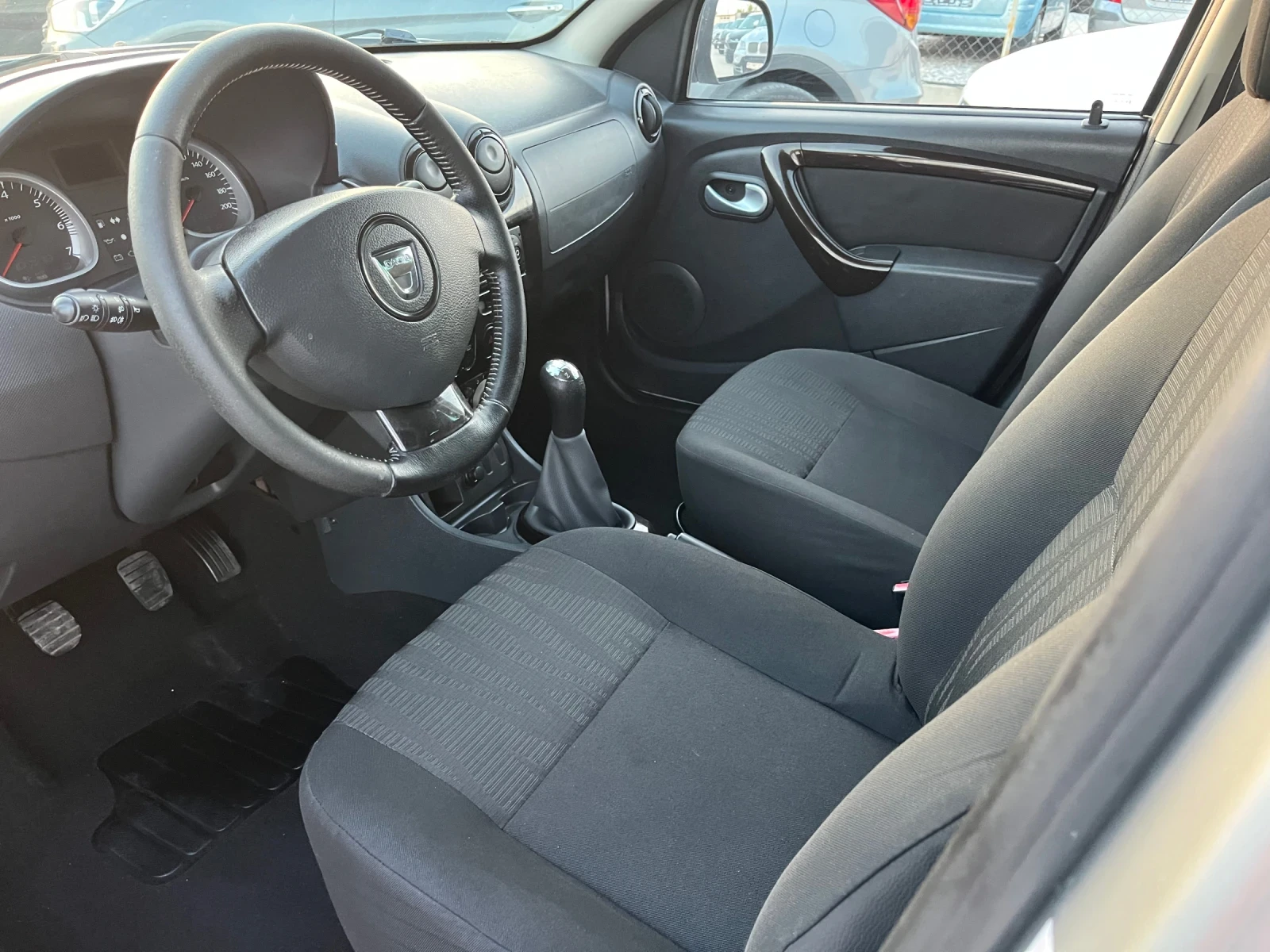 Dacia Duster 172000км, Италия, топ състояние - изображение 7