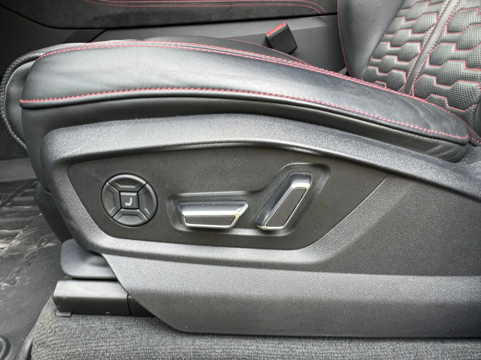 Audi RSQ8 Individual/CARBON/B&O/MATRIX/PANO/HEAD UP/360, снимка 15 - Автомобили и джипове - 53892284