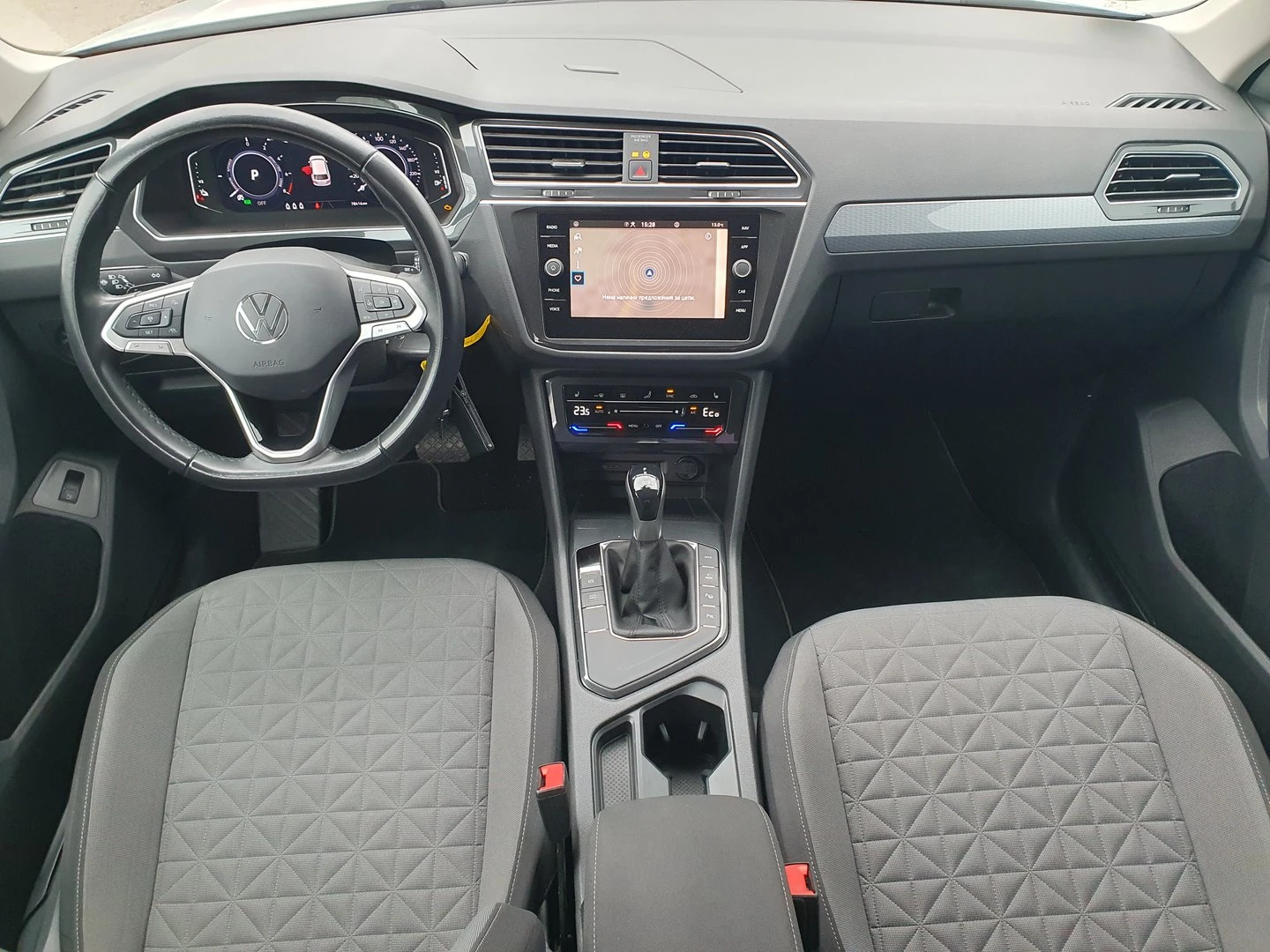 VW Tiguan, снимка 6 - Автомобили и джипове - 54021865