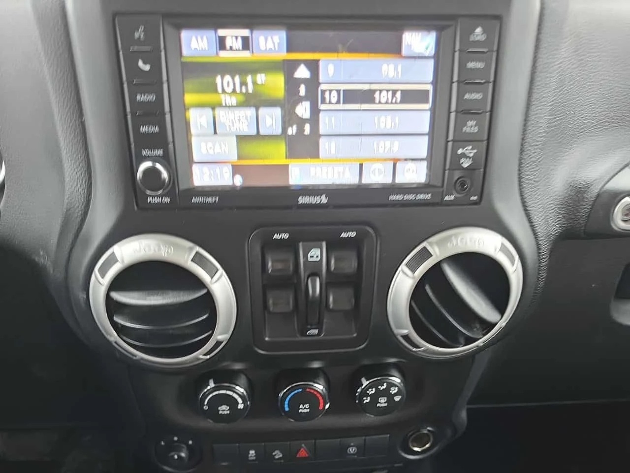 Jeep Wrangler Sahara / ДЪЛГА БАЗА , снимка 9 - Автомобили и джипове - 54078336