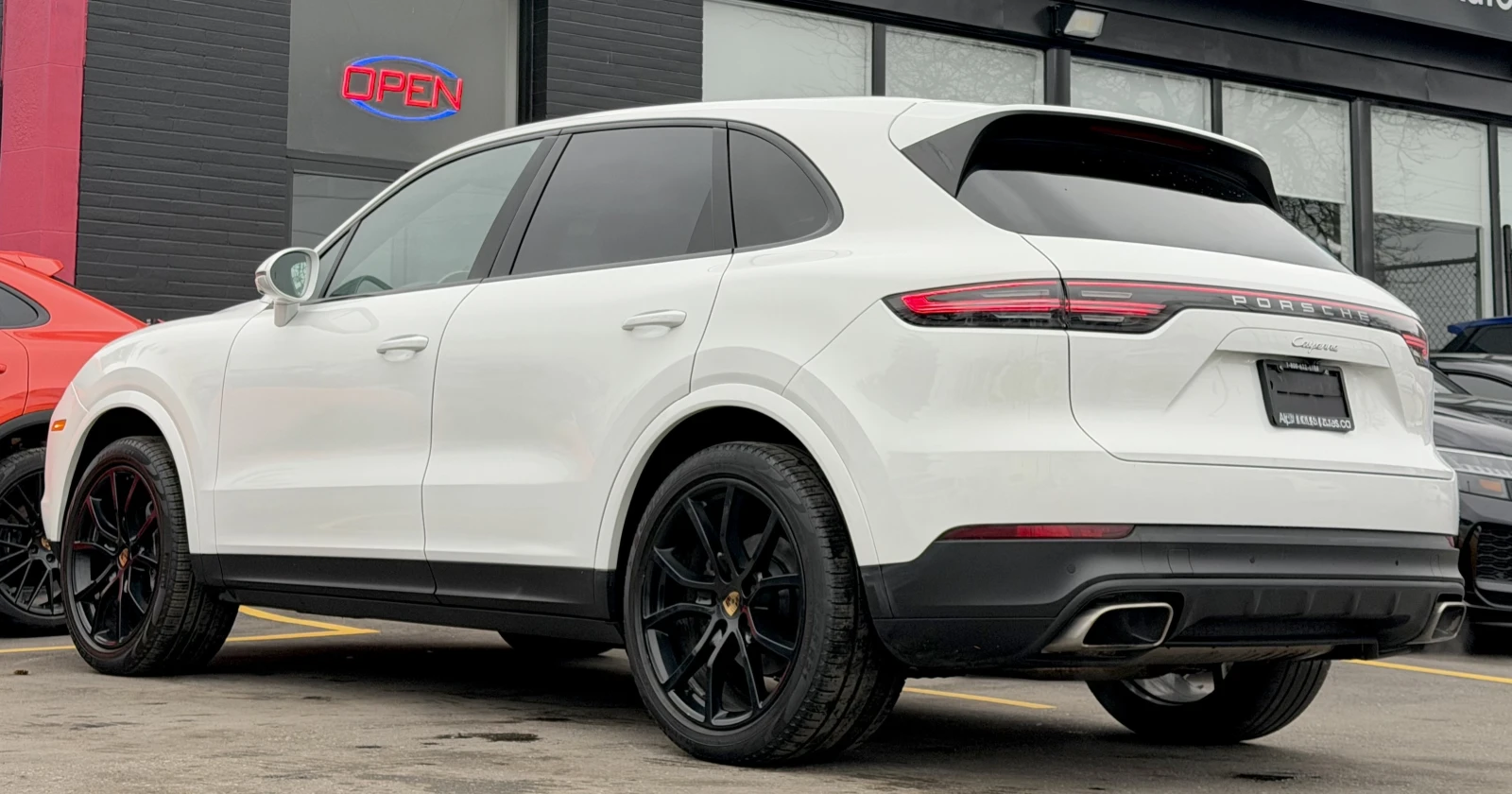 Porsche Cayenne BOSE* CARBON* PREMIUM PLUS PACKAGE* ПОДГРЕВ* ОБДУХ, снимка 2 - Автомобили и джипове - 54200354
