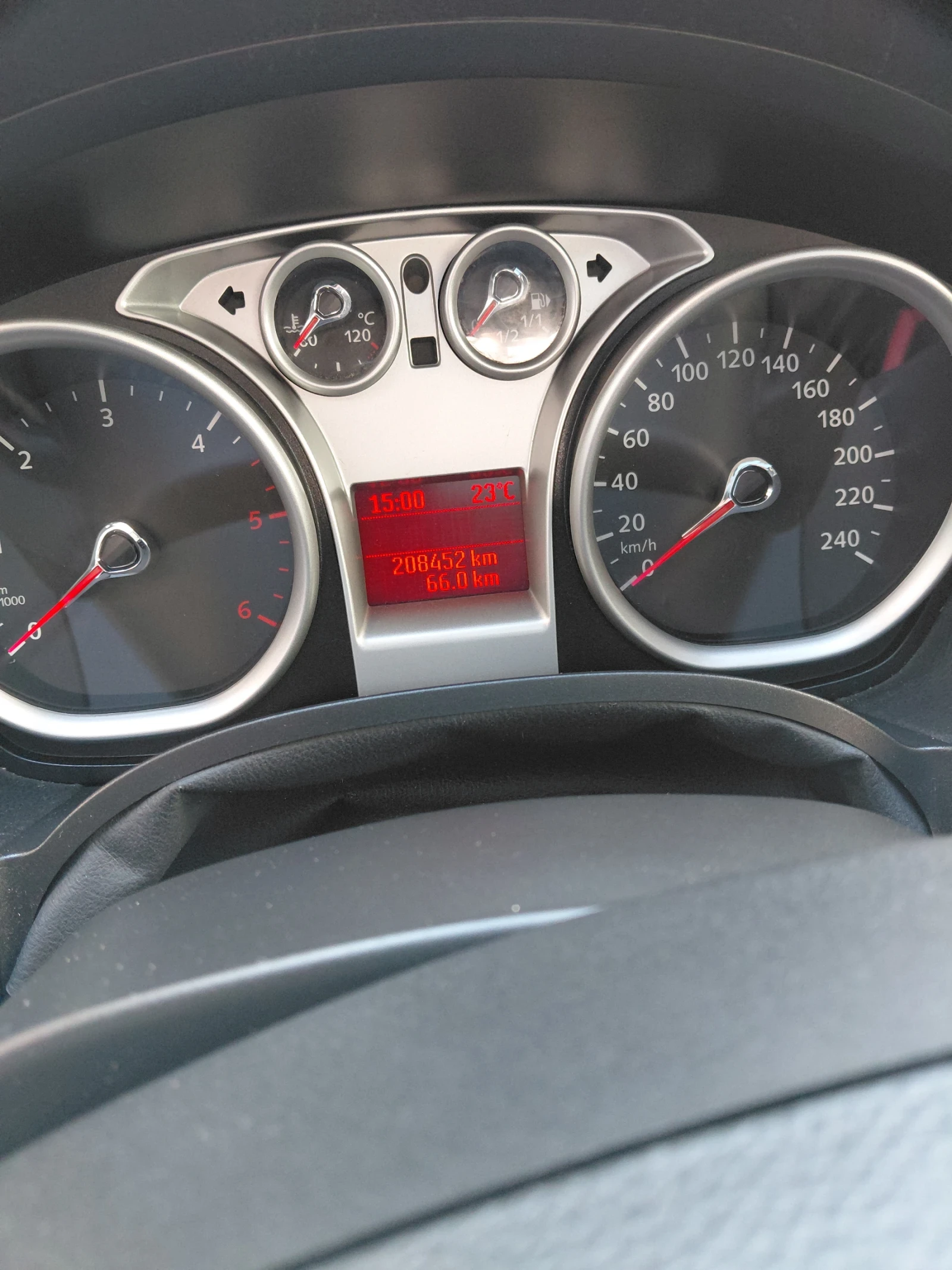 Ford Kuga 2.0 hdi 136k 4x4, снимка 7 - Автомобили и джипове - 54427904