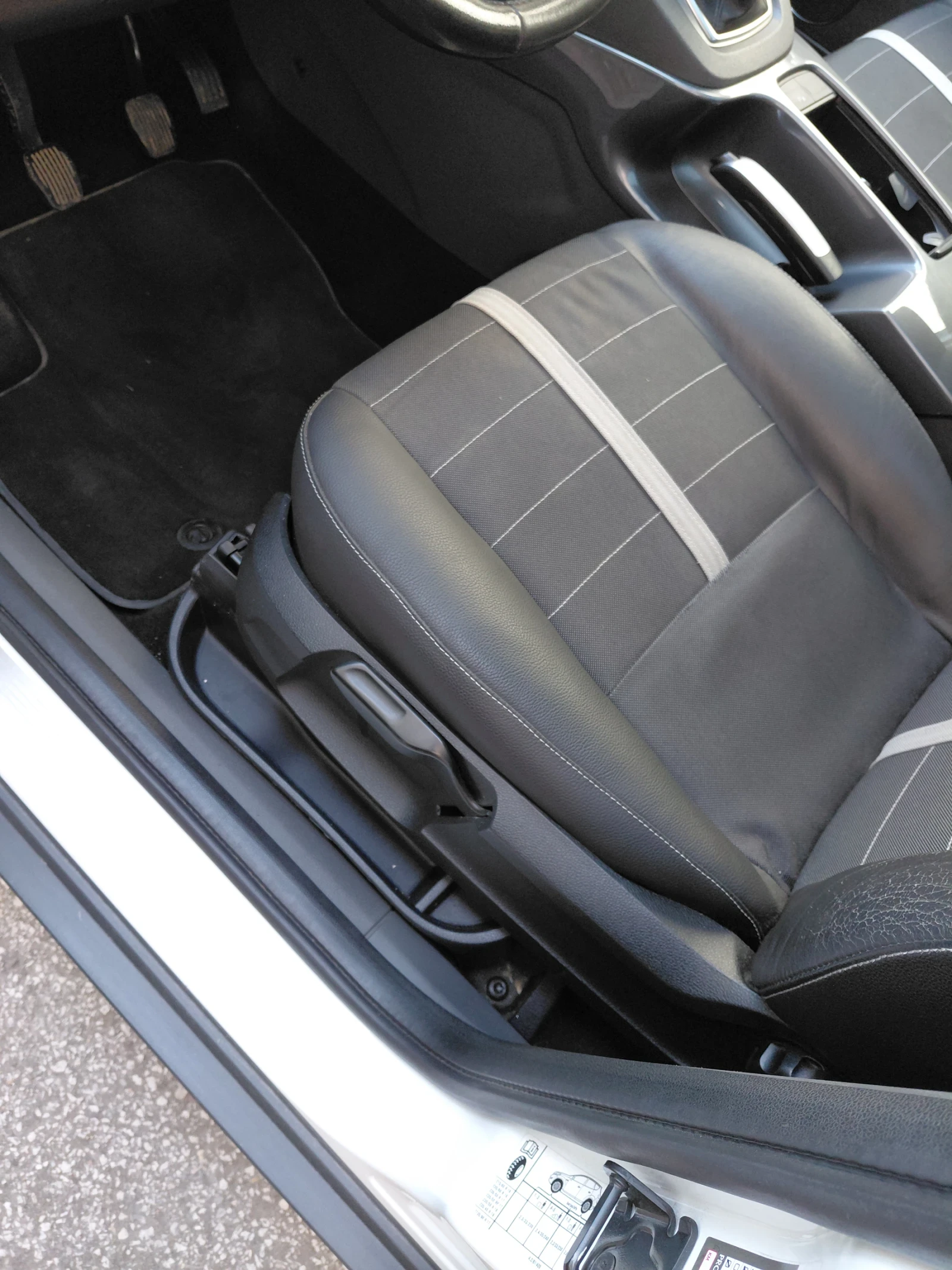 Ford Kuga 2.0 hdi 136k 4x4, снимка 9 - Автомобили и джипове - 54427904