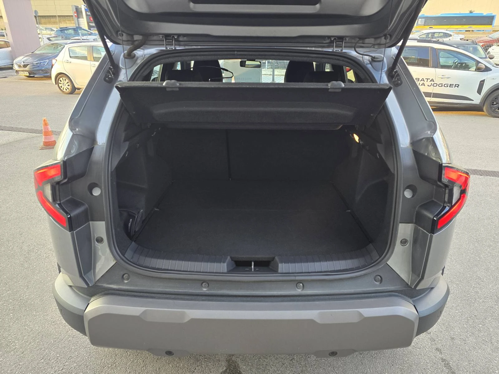Dacia Duster 1.0 TCe 100 LPG, снимка 16 - Автомобили и джипове - 56257329