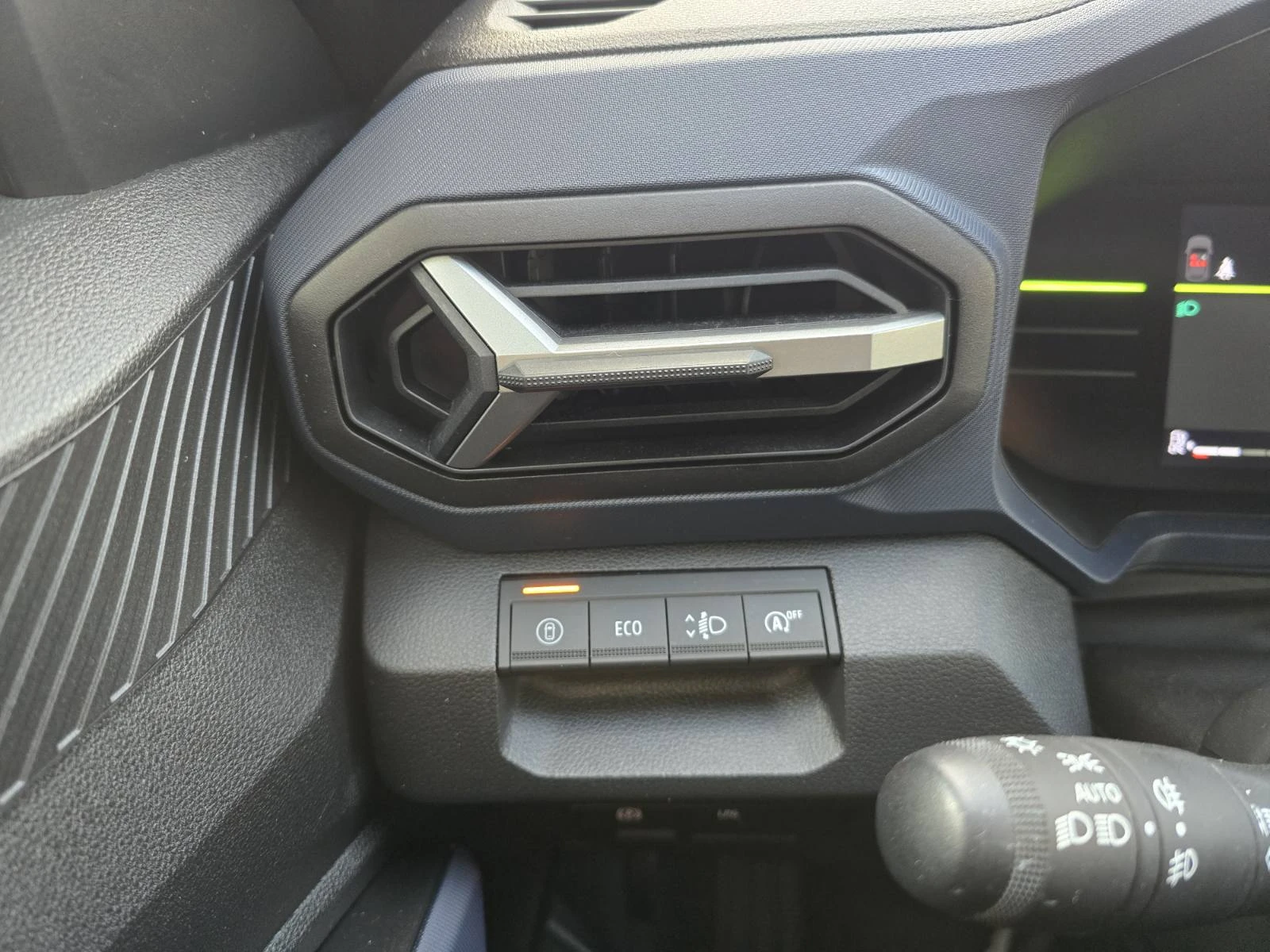 Dacia Duster 1.0 TCe 100 LPG, снимка 13 - Автомобили и джипове - 56257329