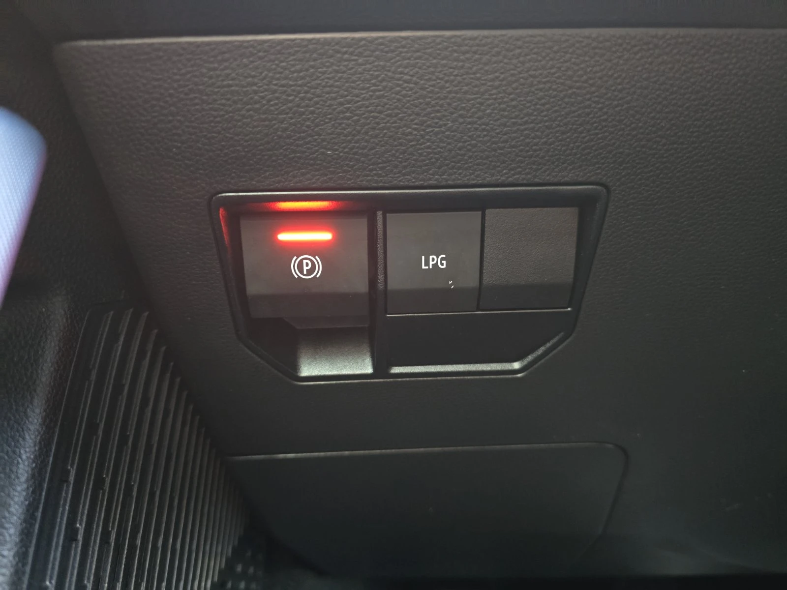 Dacia Duster 1.0 TCe 100 LPG, снимка 12 - Автомобили и джипове - 56257329