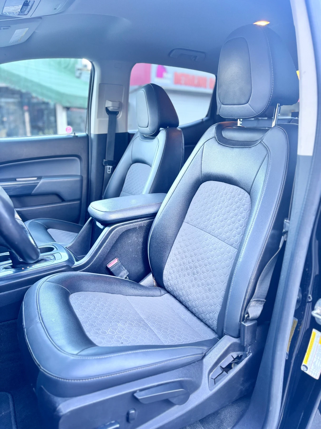 Chevrolet Colorado Z71, снимка 11 - Автомобили и джипове - 56551485