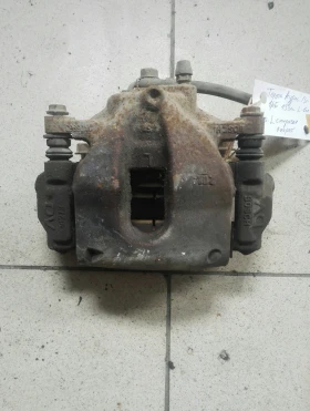 Спирачен апарат преден ляв Тойота Аурис 1.6Б
