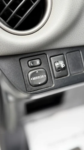 Toyota Yaris 1.3VVT-i* FACE* DYNAMIC* 80000KM* СОБСТВЕН ЛИЗИНГ, снимка 12