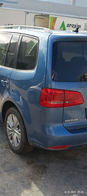 VW Touran 1.6, снимка 7 - Автомобили и джипове - 45438548
