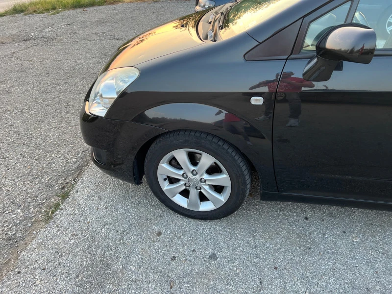 Toyota Corolla verso 2.2 D4D , снимка 5 - Автомобили и джипове - 47279053