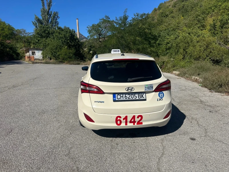 Hyundai I30 1.6 CRDi, снимка 4 - Автомобили и джипове - 51772999