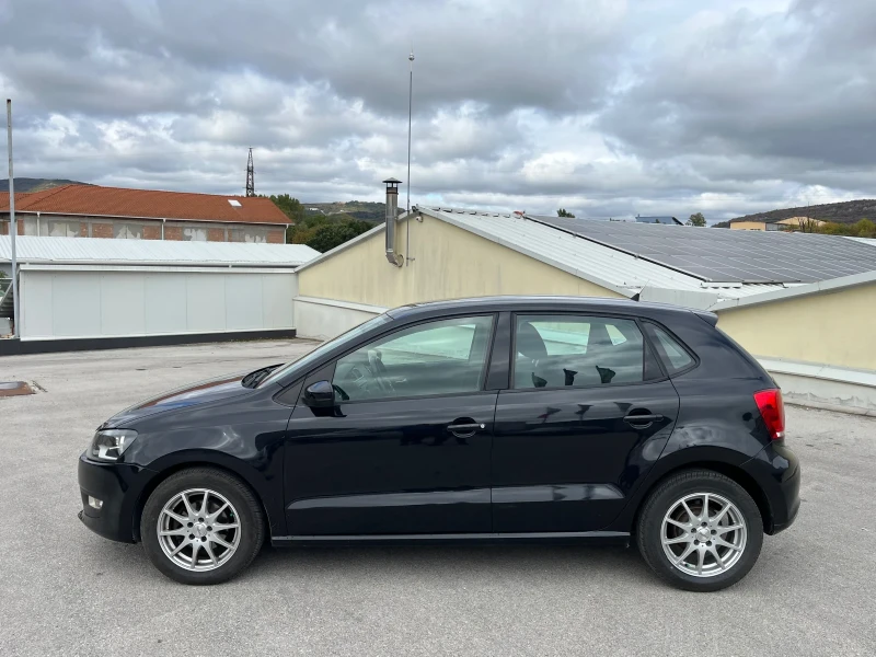 VW Polo 1.2i 70k.c. * Kamera * Bluetooth * AC, снимка 2 - Автомобили и джипове - 52045097