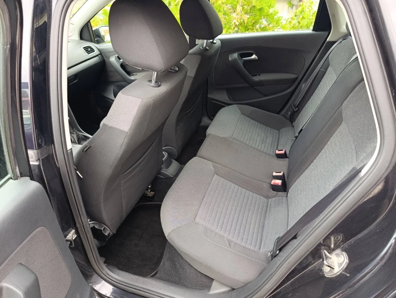 VW Polo 1.2i 70k.c. * Kamera * Bluetooth * AC, снимка 12 - Автомобили и джипове - 52045097