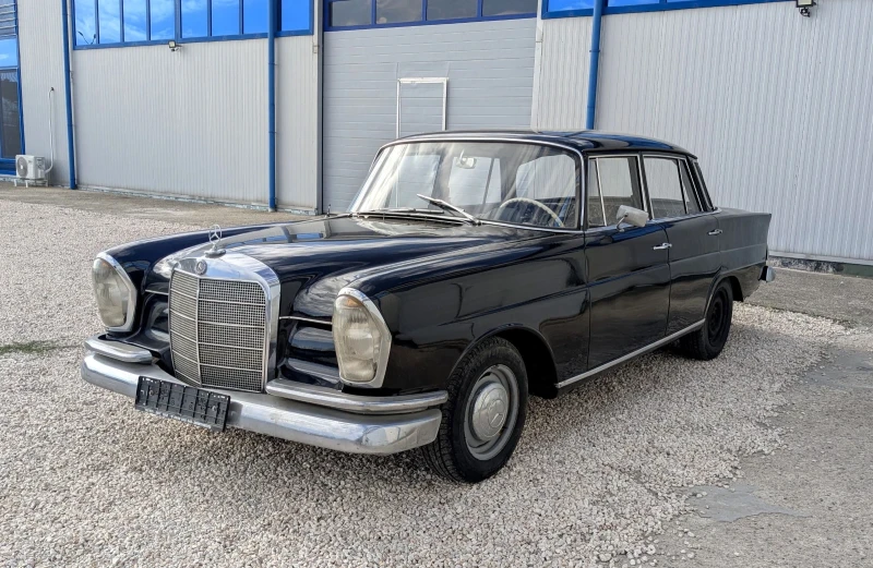 Mercedes-Benz 220 S W111