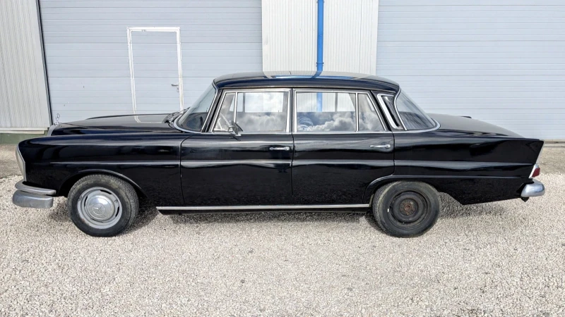 Mercedes-Benz 220 S W111, снимка 8 - Автомобили и джипове - 52436246