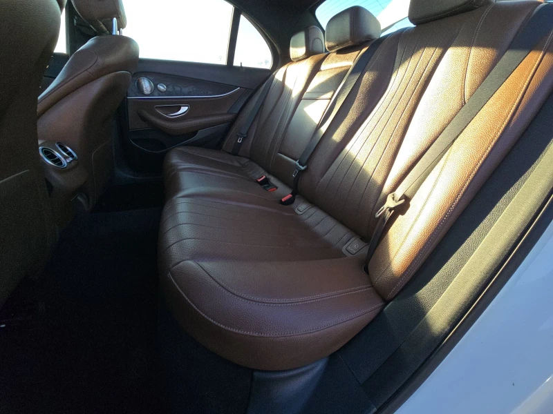 Mercedes-Benz E 300 4MATIC, снимка 12 - Автомобили и джипове - 52485576
