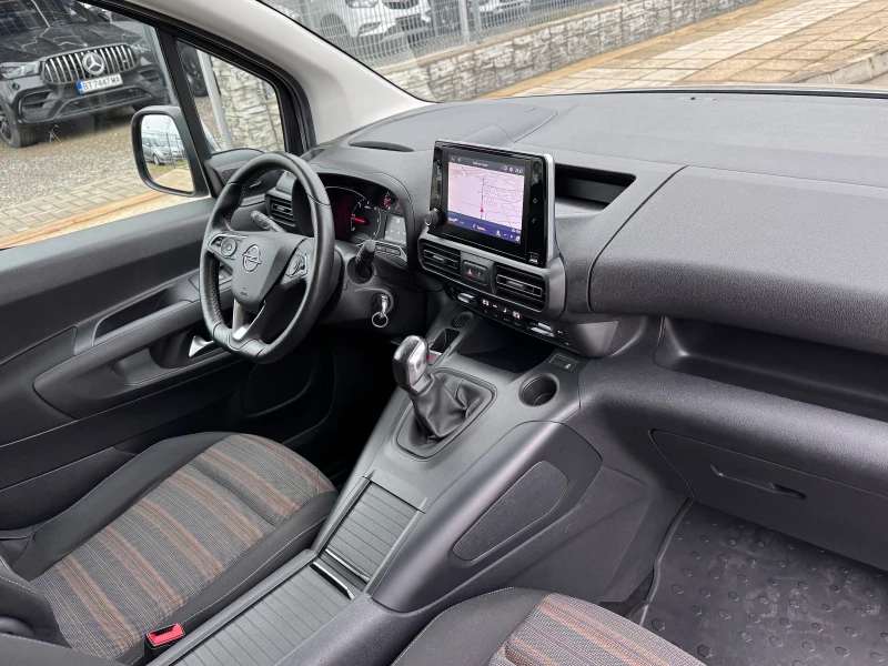 Opel Combo Life 1.5CDTI INNOVATION* NAVI* Pano* SideAss* Lane, снимка 10 - Автомобили и джипове - 53384071