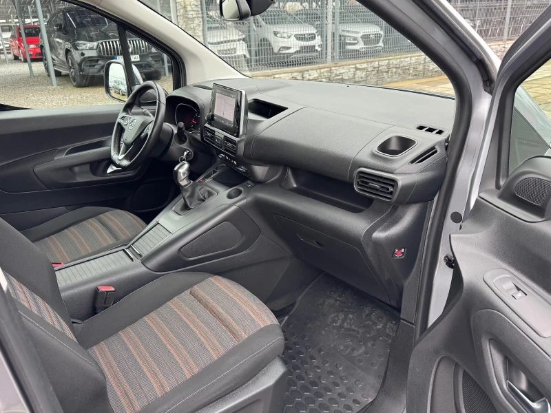 Opel Combo Life 1.5CDTI INNOVATION* NAVI* Pano* SideAss* Lane, снимка 9 - Автомобили и джипове - 53384071