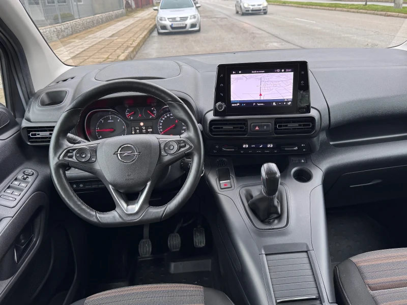 Opel Combo Life 1.5CDTI INNOVATION* NAVI* Pano* SideAss* Lane, снимка 13 - Автомобили и джипове - 53384071