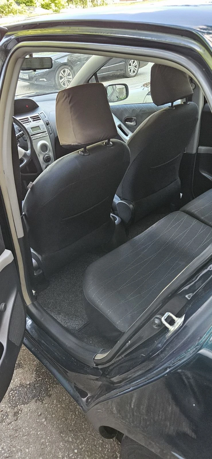 Toyota Yaris 1.3 - изображение 3
