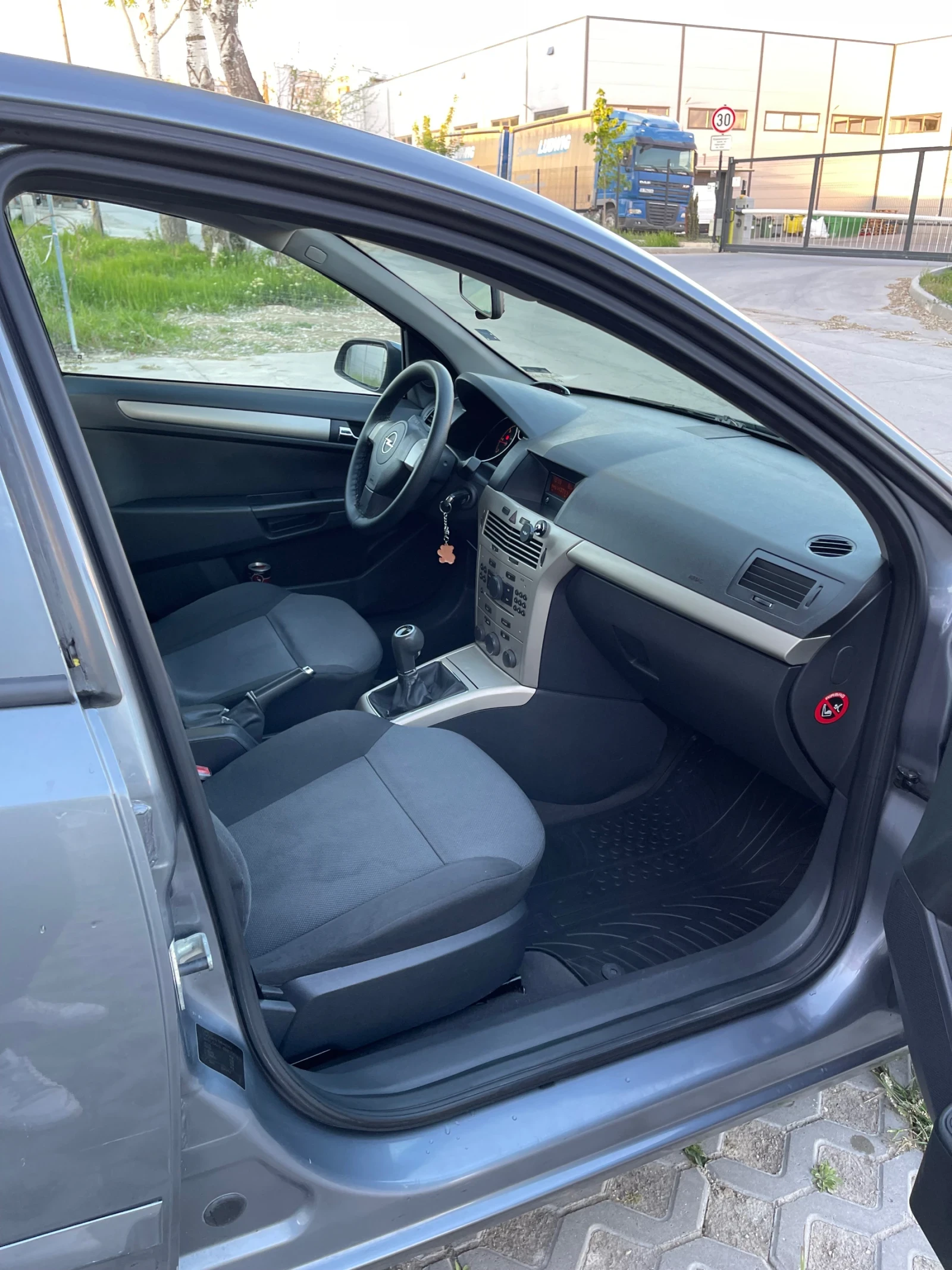 Opel Astra  1.7 CDTI - изображение 10