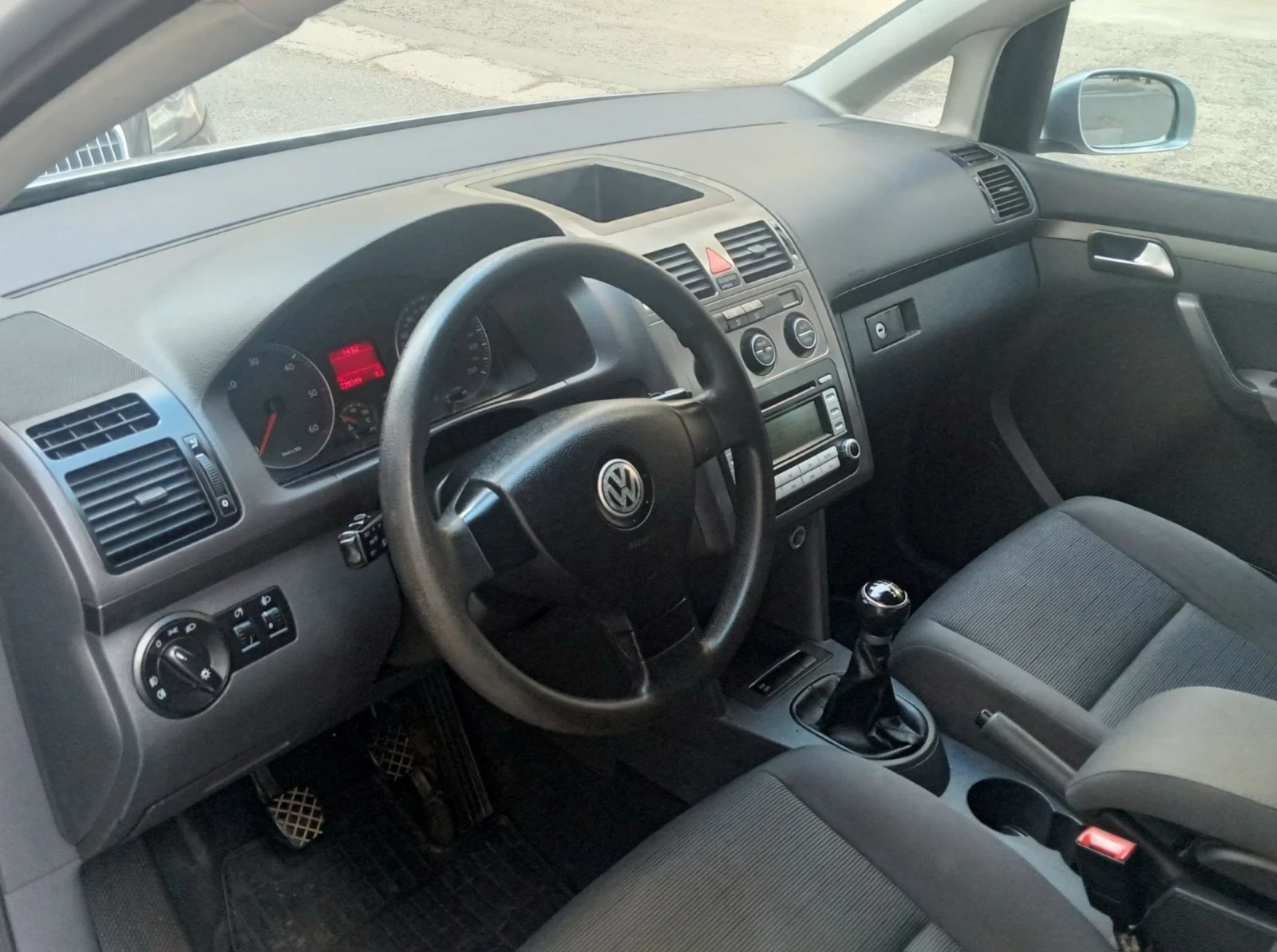 VW Touran 1.9 TDI 90 кс. - изображение 8